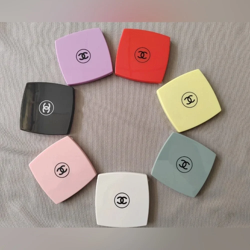 CHANEL DUAL COMPACT MIRROR - LIMITED STOCK SAGE GREEN WITH BOX/VELVET DUSTBAG - Picture 5 of 15